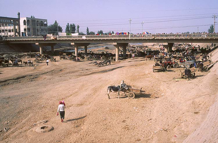 The Thursday Market<br>Kuqa :: Xinjiang, China: Kuqa, Xinjiang, People's Republic of China
: People You Meet; Bridges.