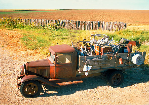 Jalopy<br>Between Adrian and Vega, Texas: Texas Route 66, Texas, United States of America
: Cars; Monuments.